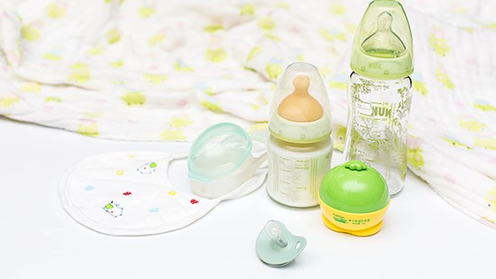 怎樣應(yīng)對寶寶吐奶？