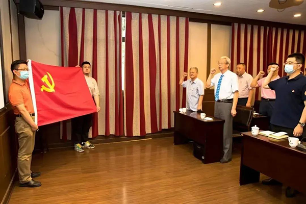 致敬——中國乳制品工業(yè)協(xié)會原理事長宋昆岡同志光榮在黨五十年